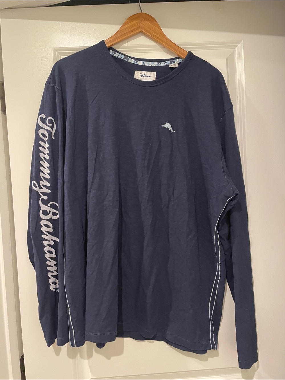 Tommy Bahama Disney Men's Long-Sleeve Navy Graphic Tee xl